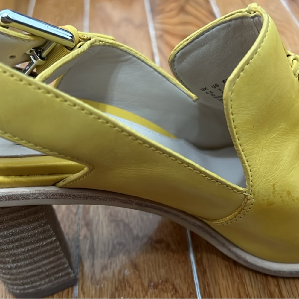 Clark’s NEW SIZE 7 Super soft leather - Picture 2 of 3